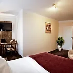 Hotel Famosa