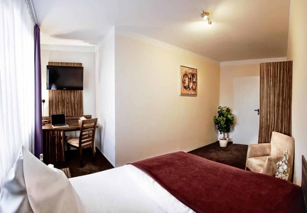 Hotel Famosa 3*