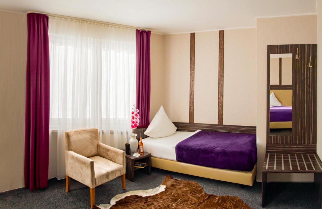 Famosa Dusseldorf
